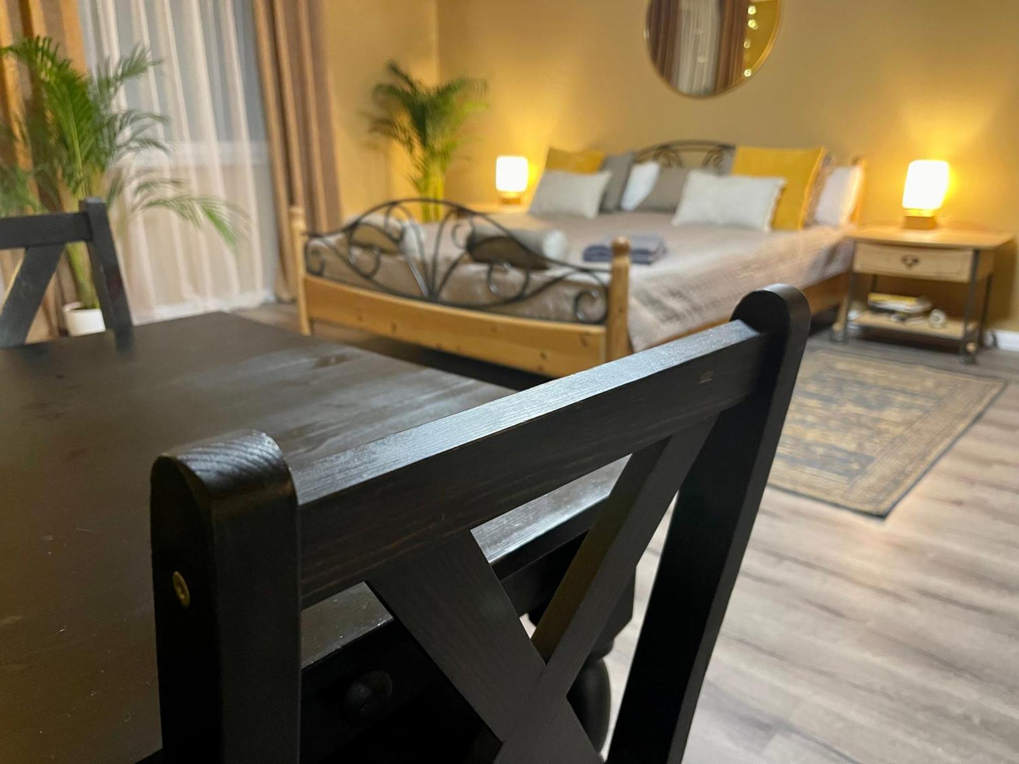 Terracotta Apartment - Zentral, Parken, Netflix, Kontaktloses Einchecken, Kingsize-Bett Wuppertal Eksteriør bilde