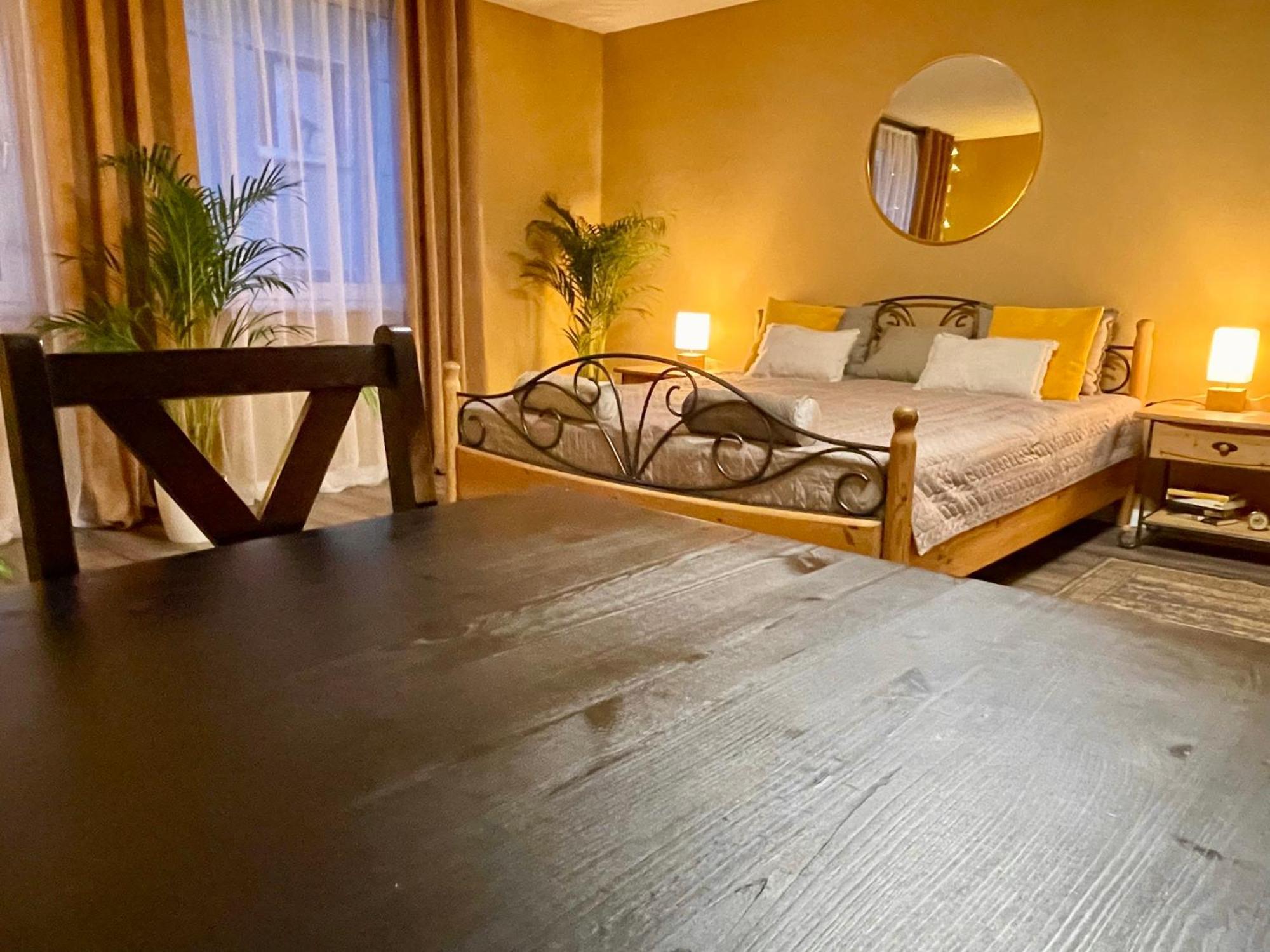Terracotta Apartment - Zentral, Parken, Netflix, Kontaktloses Einchecken, Kingsize-Bett Wuppertal Eksteriør bilde